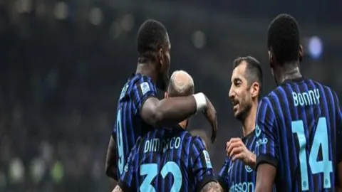 贝肯鲍尔球衣退役：拜仁致敬传奇5号